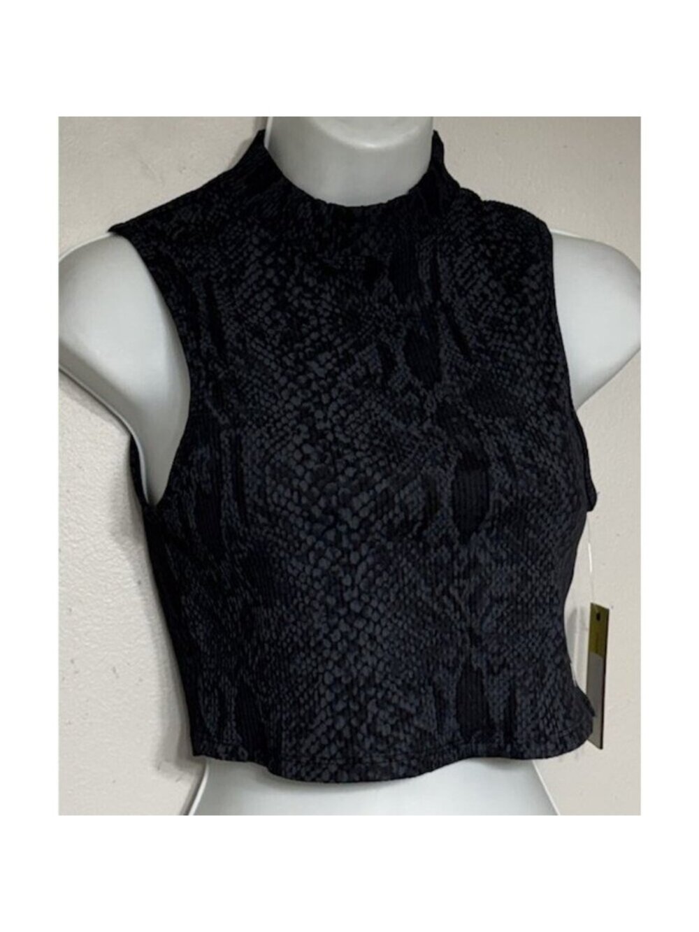 Eleven Stay Free Mock Neck Tank Women’s Small Crop NEW - Picture 2 of 6